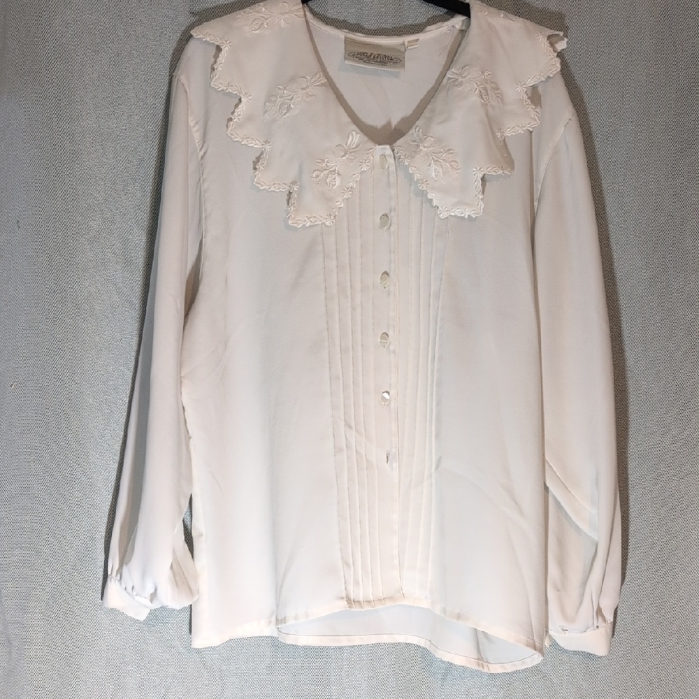 Susan Bristol White Blouse with Floral Embroidery